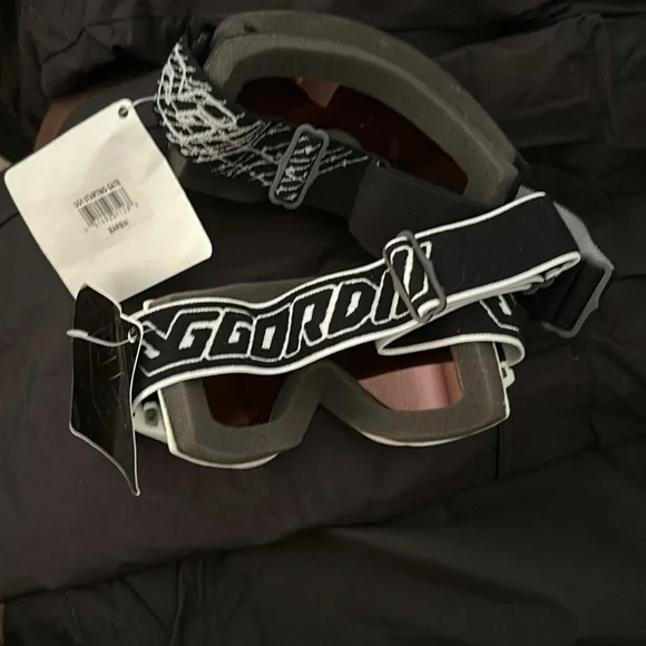 Goggles - Picture 2 of 2